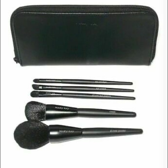 Essential Brush Collection - Picture 2 of 8
